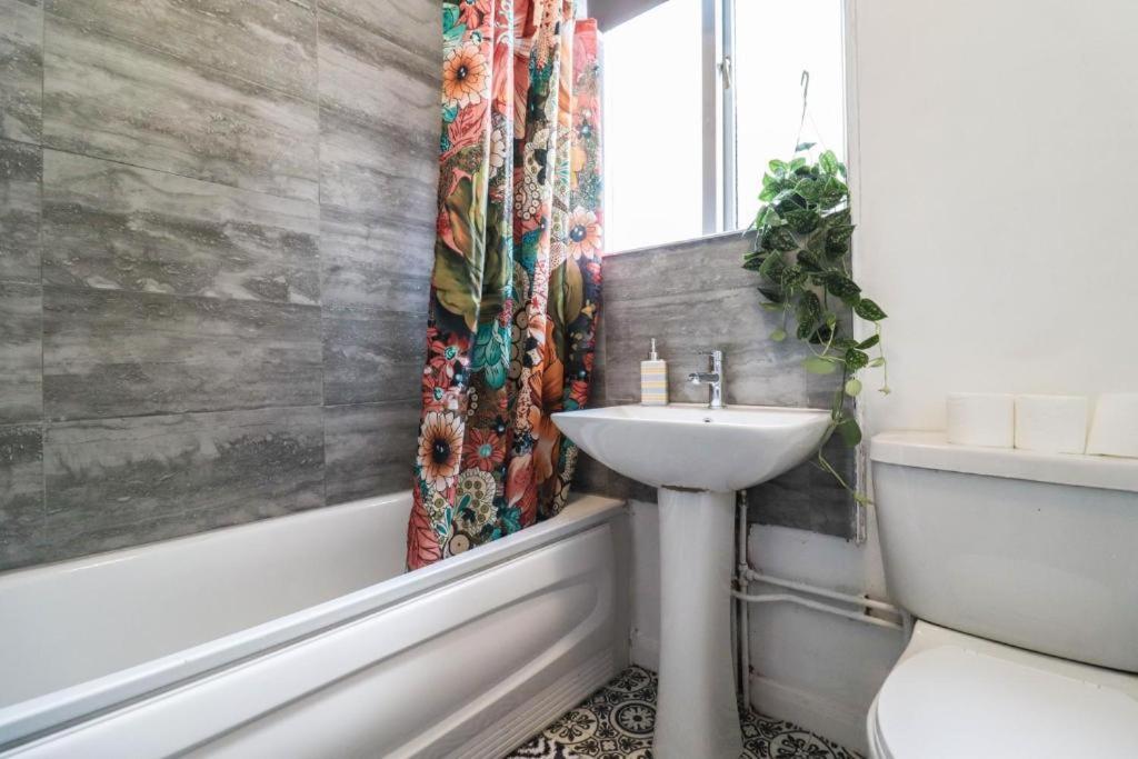 Urban Oasis Bed & Breakfast London Bagian luar foto