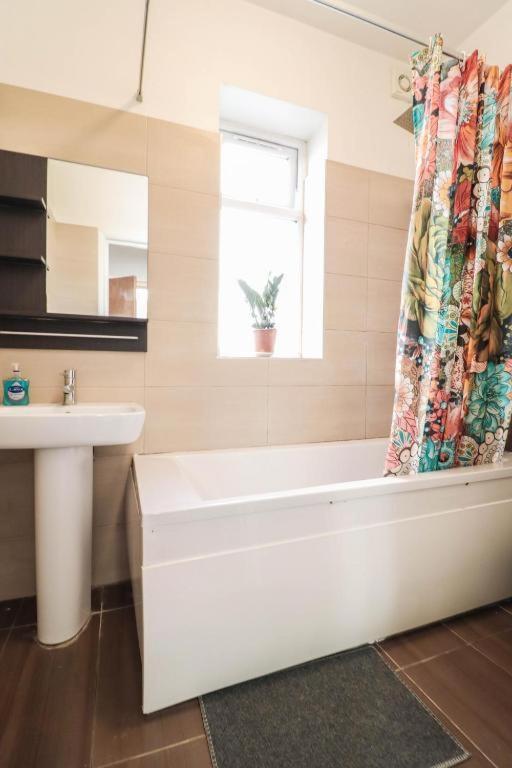 Urban Oasis Bed & Breakfast London Bagian luar foto